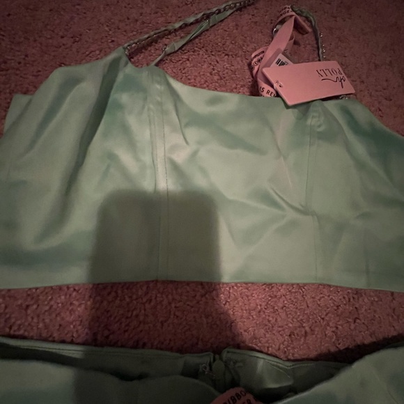 Oh Polly Two Piece Satin/Silk Material Set - Picture 8 of 8